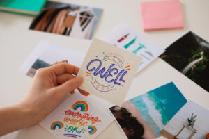 הדפסת מדבקות בעיצוב אישי עם לוגו העסק